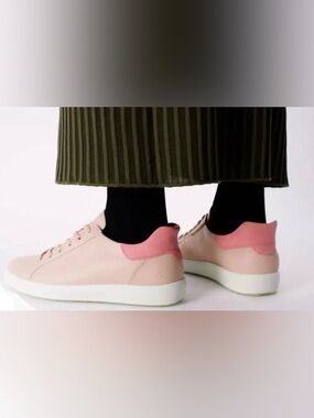 ECCO Soft 7 Women’s Pink Leather Easy Slip